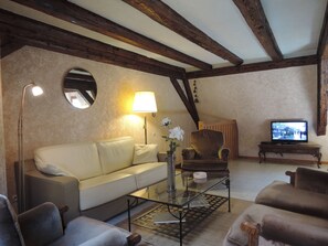 TV, DVD player, books, video library - hypercentre - charming cottage *** 80m² - 2 bedrooms - spacious  duplex (Colmar)
