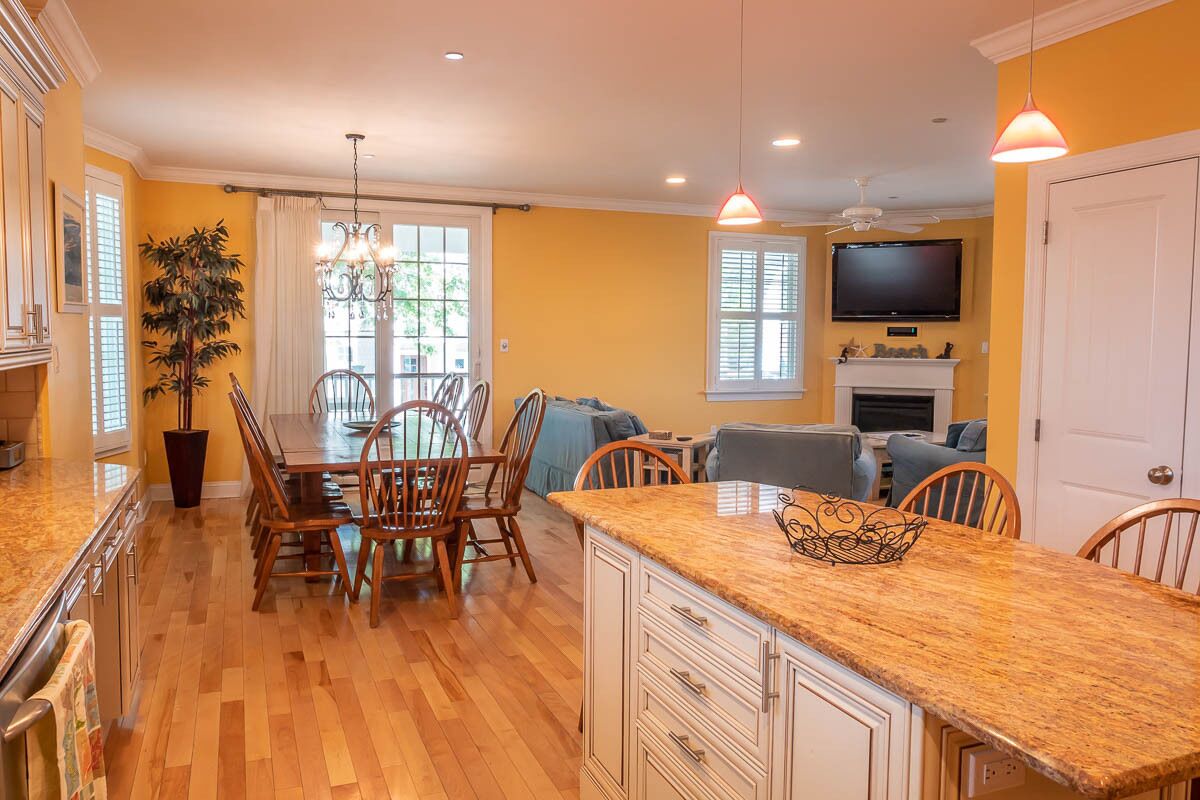 20% Fall Discount Special; Christmas Parade Weekend Available