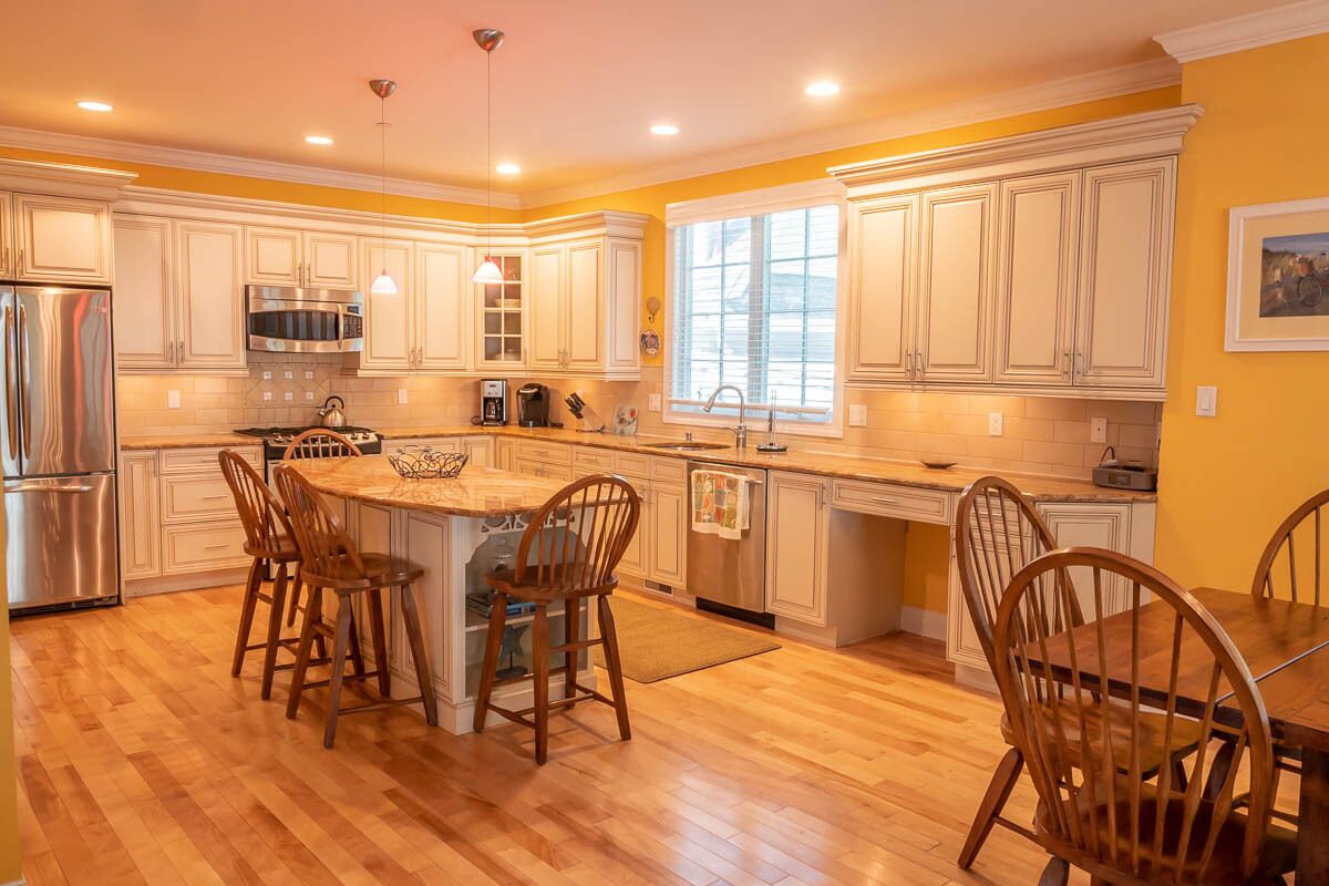 20% Fall Discount Special; Christmas Parade Weekend Available