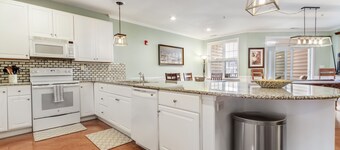 Coastal Condo Under 15 Minutes to Lewes Beach With Pool & Pool Table