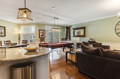 Modern Condo Under 15 Minutes to Lewes Beach With Pool & Pool Table