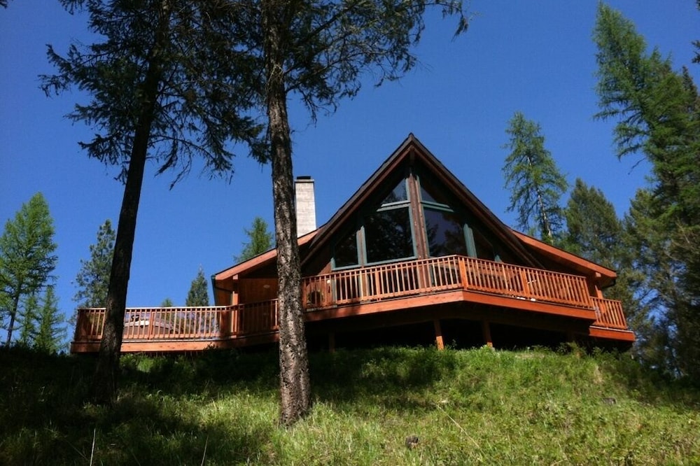 Cedar Chalet, Hot tub, Romantic, Wood Fireplace, Glacier Park & Flathead lake