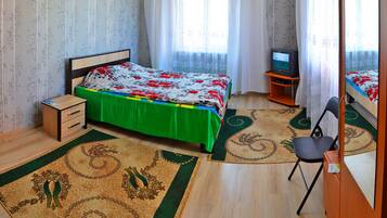 Dreibettzimmer | 1 Schlafzimmer, hochwertige Bettwaren, Schreibtisch