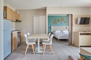 Soundproofing, cribs/infant beds, WiFi