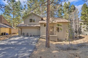 Exterior - Hot tub, AC, Family Friendly, great location! (Sunriver)