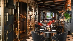 3 restauranter: frokost, lunsj og middag serveres