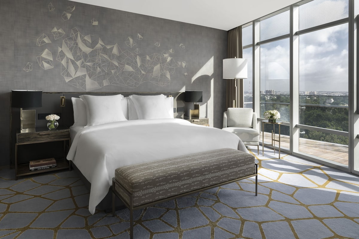 suite (imperial) | premium bedding, minibar, in-room safe, desk