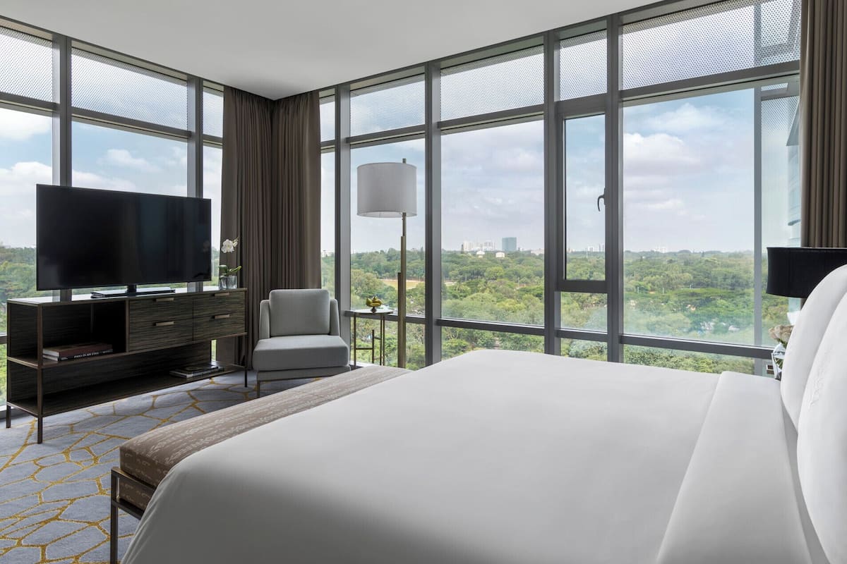 Executive Suite, Corner | Premium bedding, minibar, in-room safe, desk