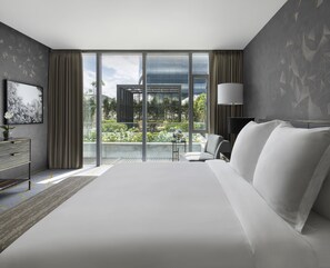 Roupas de cama premium, frigobar, cofres nos quartos, escrivaninha