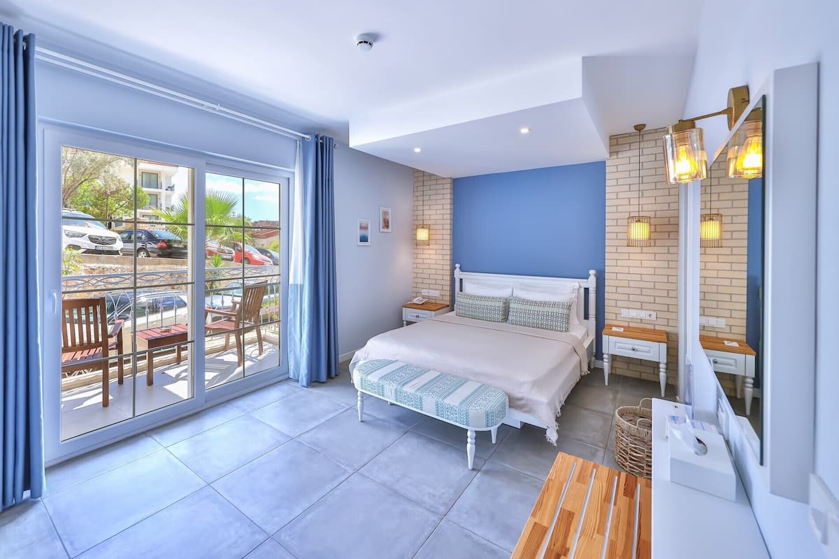 Standard Double Room | 1 bedroom, minibar, in-room safe, desk