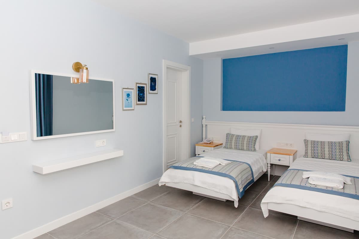 Superior Twin Room, City View | 1 bedroom, minibar, in-room safe, desk