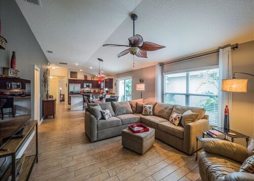 Vestridge Ave 3490 by White Pelican VR