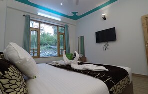 Deluxe Double Room, 1 King Bed, Non Smoking, Mountain View | Egyptian cotton sheets, premium bedding, down comforters - Hotel Sarla Regency (Bhuntar)