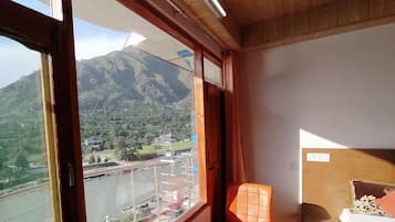 Superior-Doppelzimmer, 1 King-Bett, Nichtraucher, Talblick | 2 Schlafzimmer, Bettwäsche aus ägyptischer Baumwolle