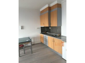 Familienapartment, 1 Schlafzimmer | Eigene Kochnische | Großer Kühlschrank, Mikrowelle, Herdplatte