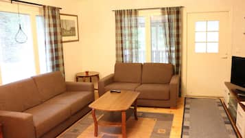 Cottage, 2 Bedrooms | Living room | Flat-screen TV, fireplace, DVD player