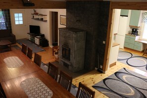 Cottage, 2 Bedrooms | Living room | Flat-screen TV, fireplace, DVD player