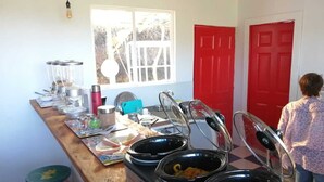 Breakfast area - Finca Los Arboles (Salento)