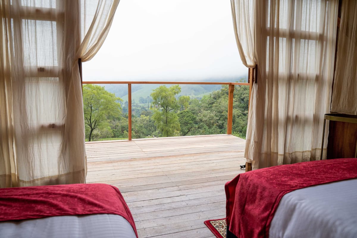 Ecolodge Luxury Glamping room with hot water