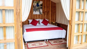 Ecolodge Luxury Glamping room with hot water | Premium bedding, down comforters, individually furnished, bed sheets - Finca Los Arboles (Salento)