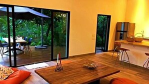 Casa de diseñador, 2 habitaciones, acceso a la alberca, en el área del jardín