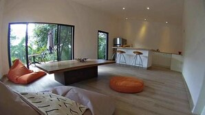 Casa de diseñador, 2 habitaciones, acceso a la alberca, en el área del jardín | Área de sala de estar
