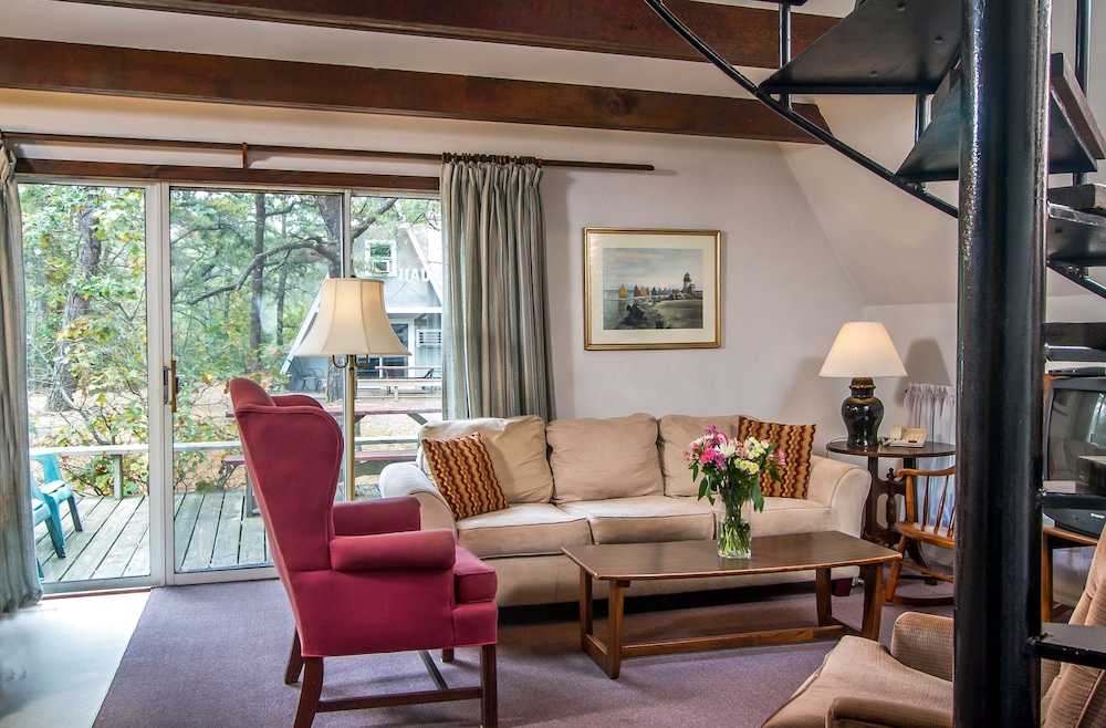 Even'tide Resort & Cottages by null