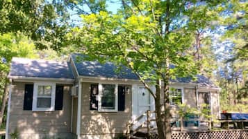 1 bedroom, iron/ironing board, cots/infant beds, free WiFi