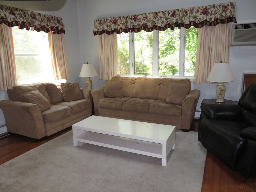 Even'tide Resort & Cottages by null