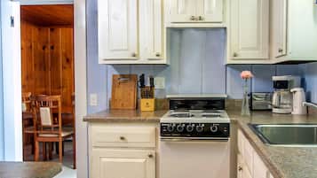 Cottage, 3 Bedrooms | 1 bedroom, iron/ironing board, cribs/infant beds, free WiFi