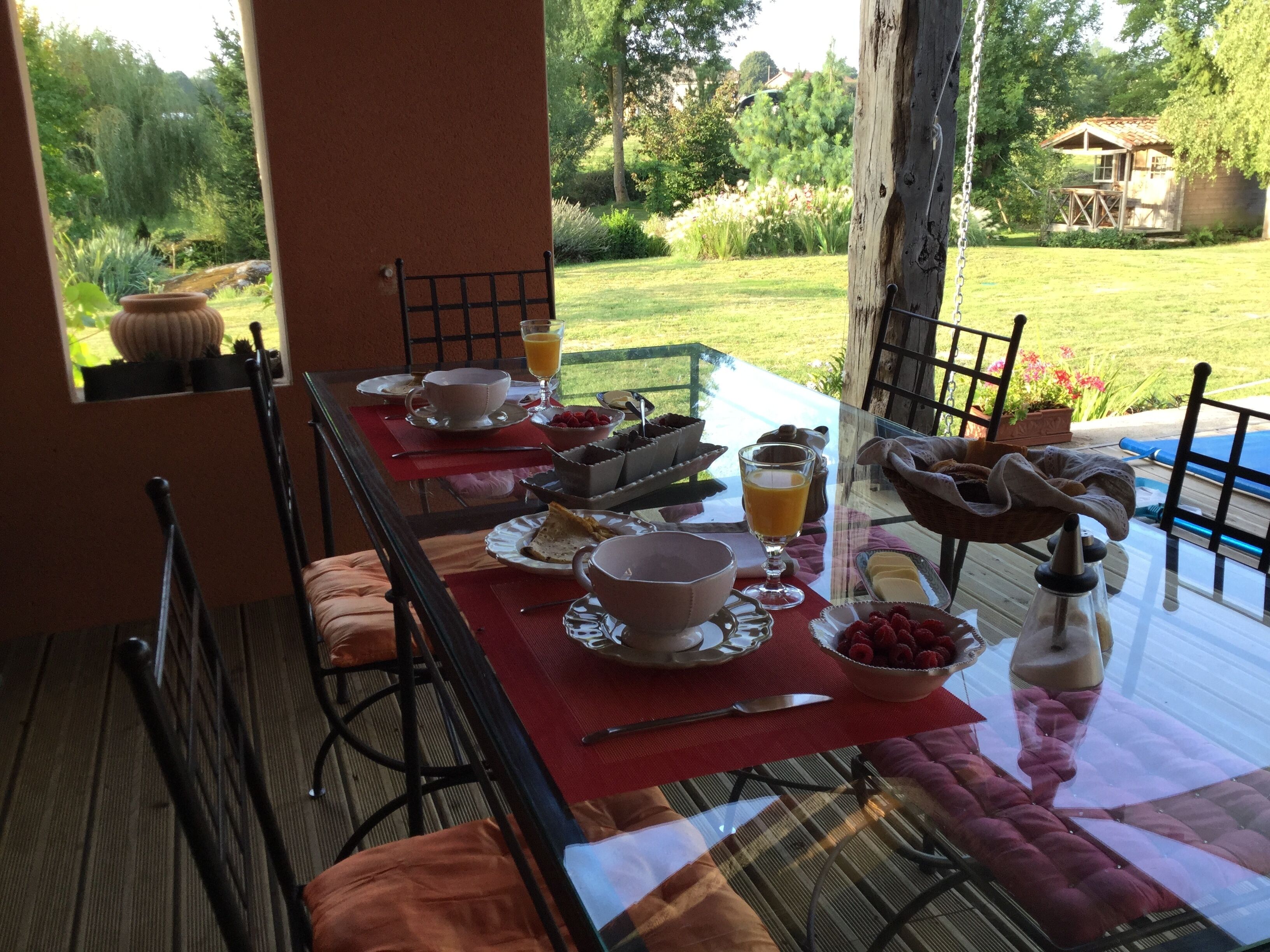 Petit déjeuner continental (10 EUR par personne)