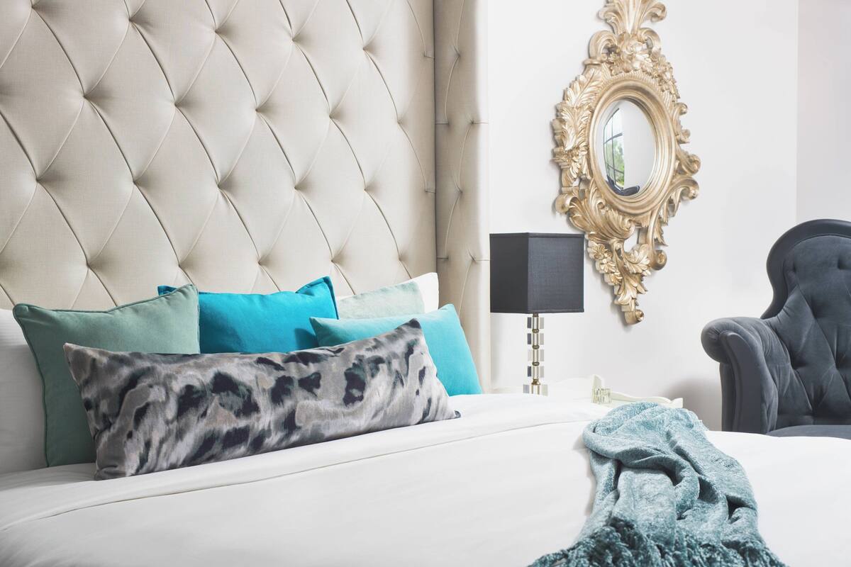Frette Italian sheets, premium bedding, minibar, in-room safe