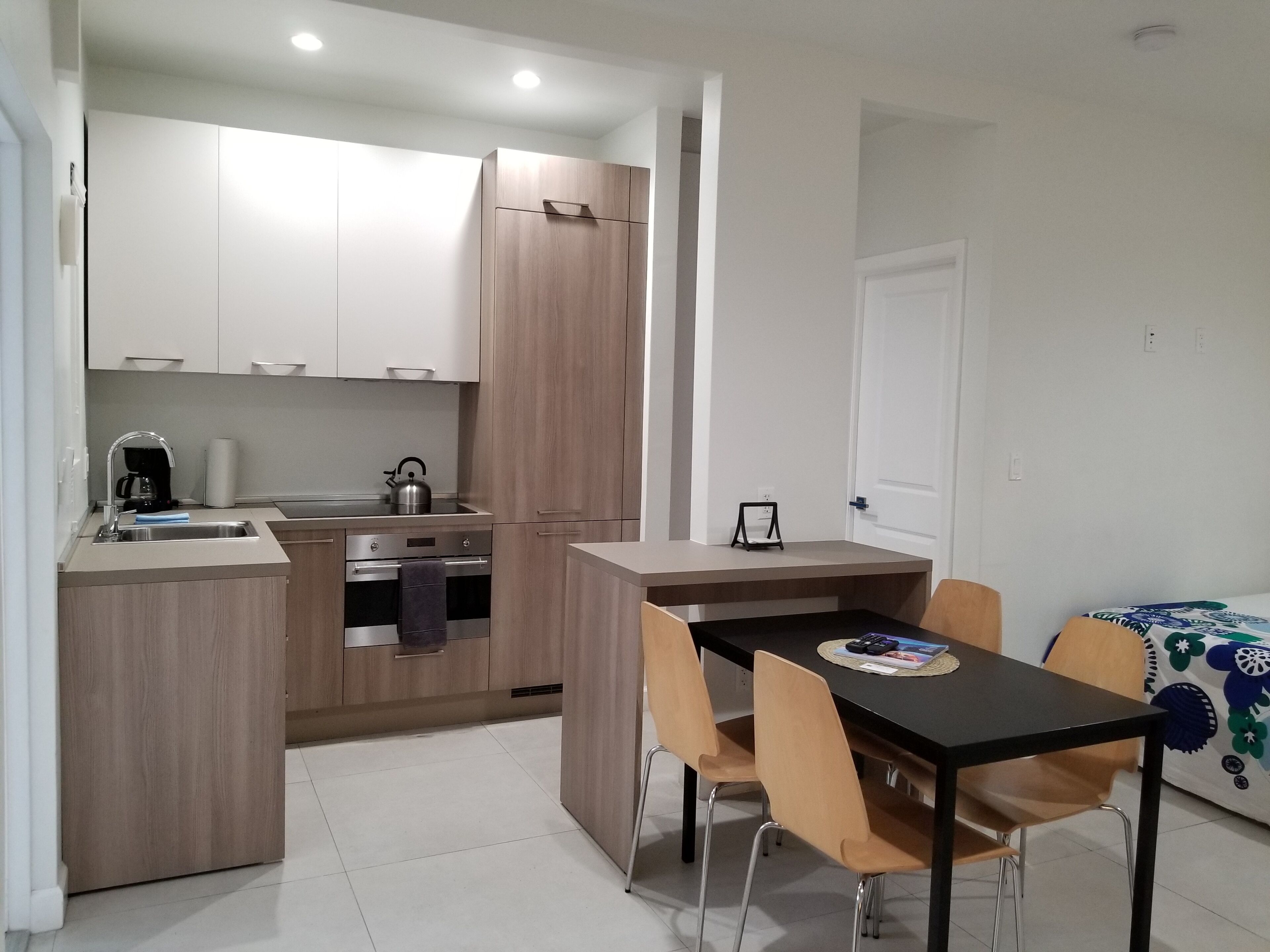 Comfort Studio | In-room dining