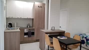 Comfort Studio | In-room dining