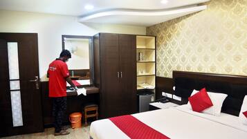 20 bedrooms, Egyptian cotton sheets, premium bedding, memory-foam beds