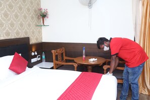 20 bedrooms, Egyptian cotton sheets, premium bedding, memory-foam beds - Hotel Sumi Palace (Thanjavur)