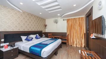 20 bedrooms, Egyptian cotton sheets, premium bedding, memory foam beds