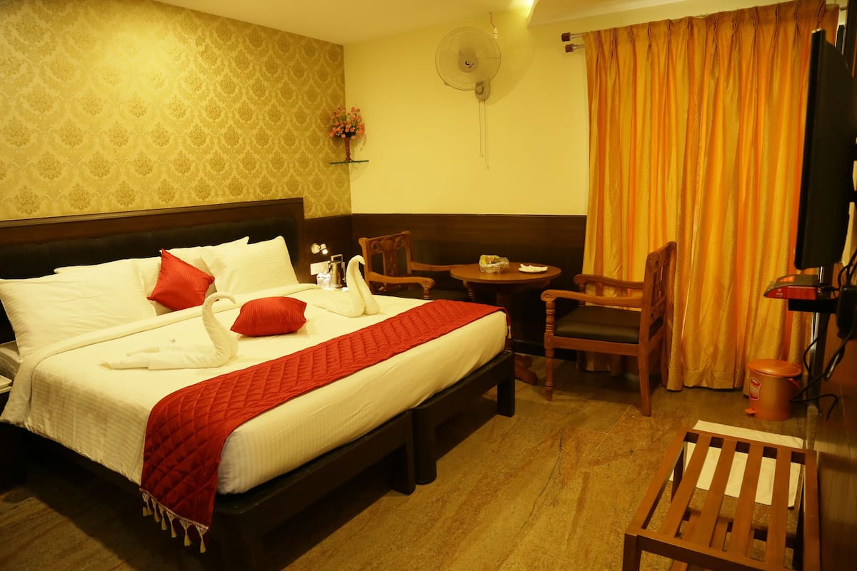 1 bedroom, Egyptian cotton sheets, premium bedding, memory-foam beds