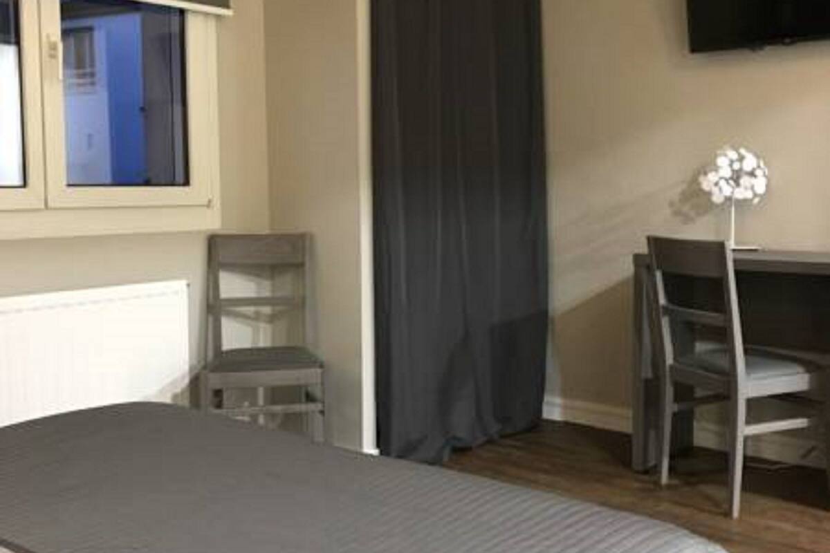 1 bedroom, desk, iron/ironing board, free wifi