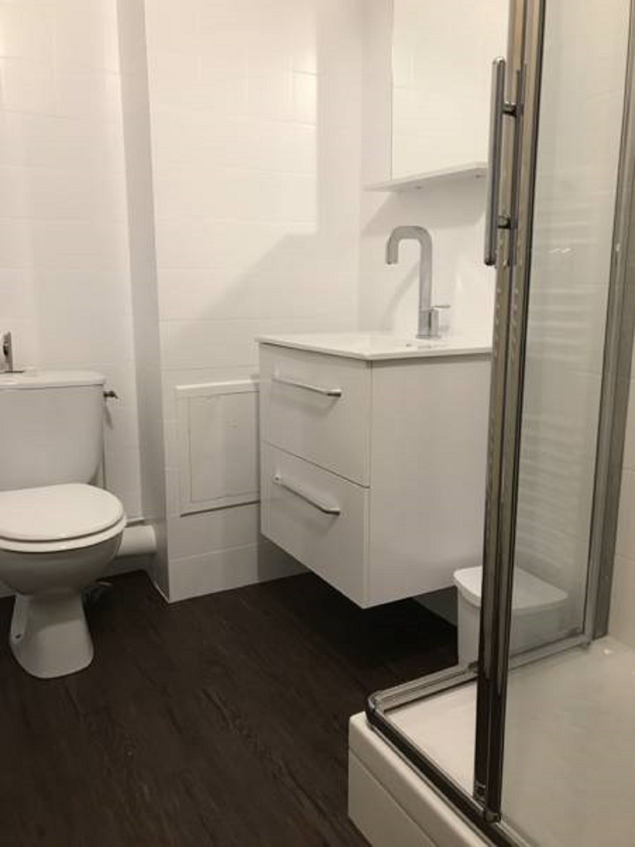 deep-soaking bathtub, free toiletries, hair dryer, towels