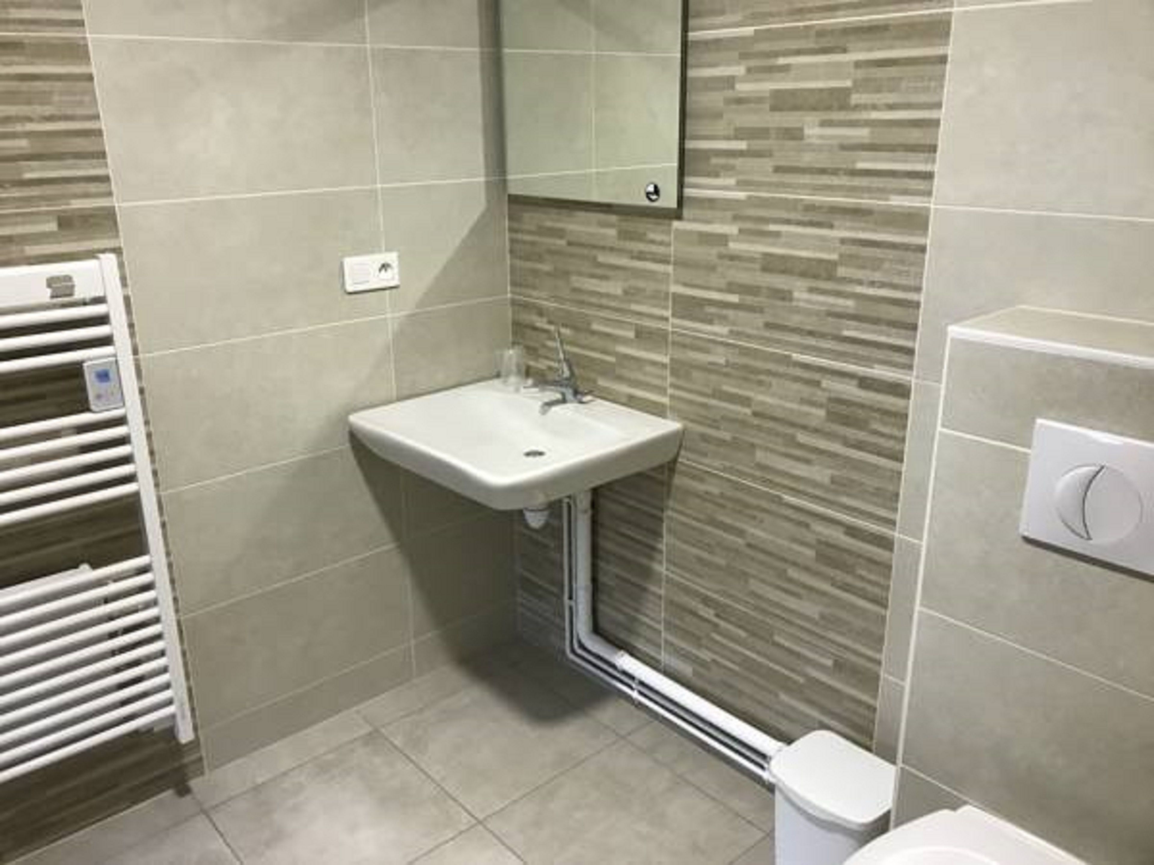 deep-soaking bathtub, free toiletries, hair dryer, towels