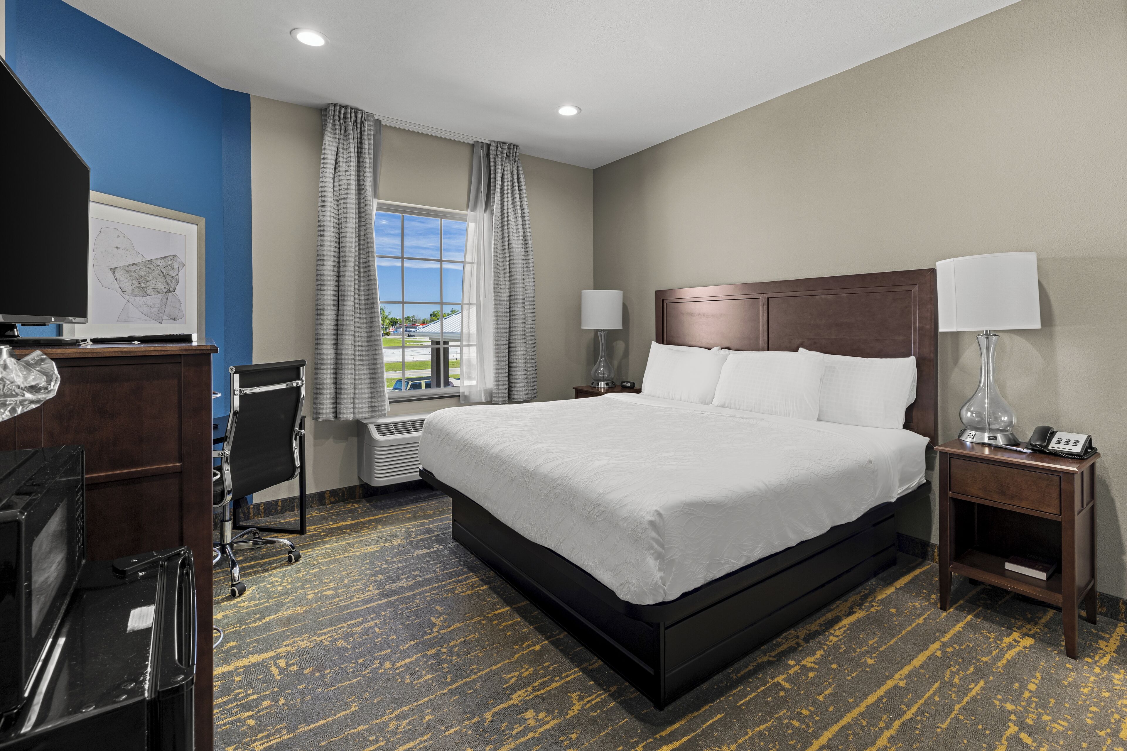 1 bedroom, egyptian cotton sheets, premium bedding, down duvets