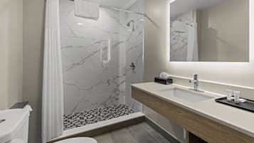 Douche, articles de toilette (gratuits), séchoir à cheveux