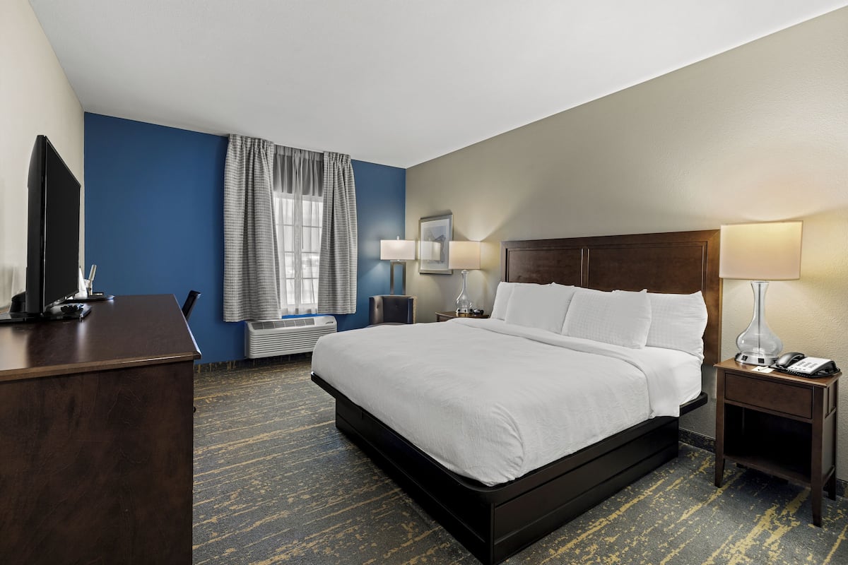 1 bedroom, egyptian cotton sheets, premium bedding, down duvets