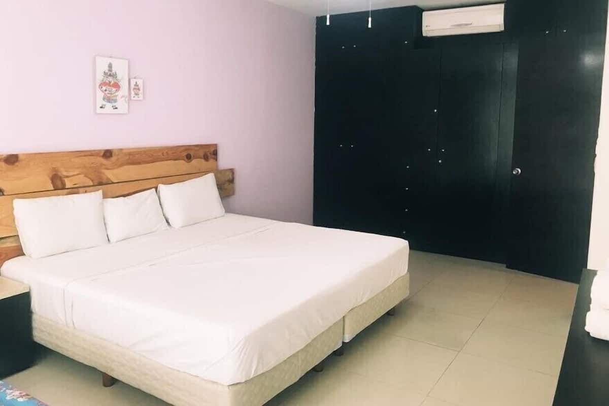 Departamento Confort, 2 habitaciones, 2 baños, junto a la alberca | 3 habitaciones, tabla de planchar con plancha y wifi gratis