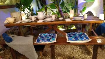 Tempat makan outdoor