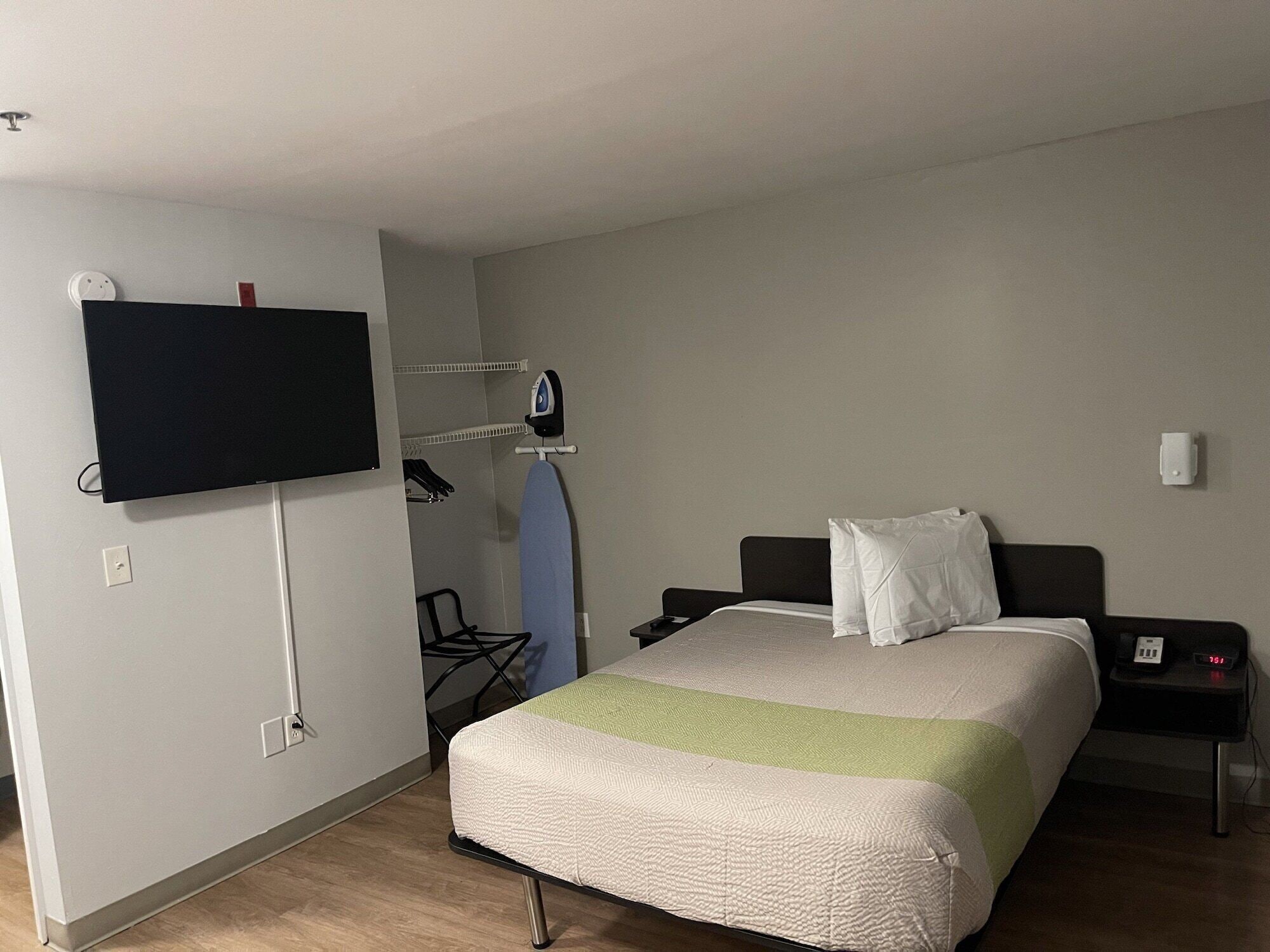 Free WiFi, bed sheets