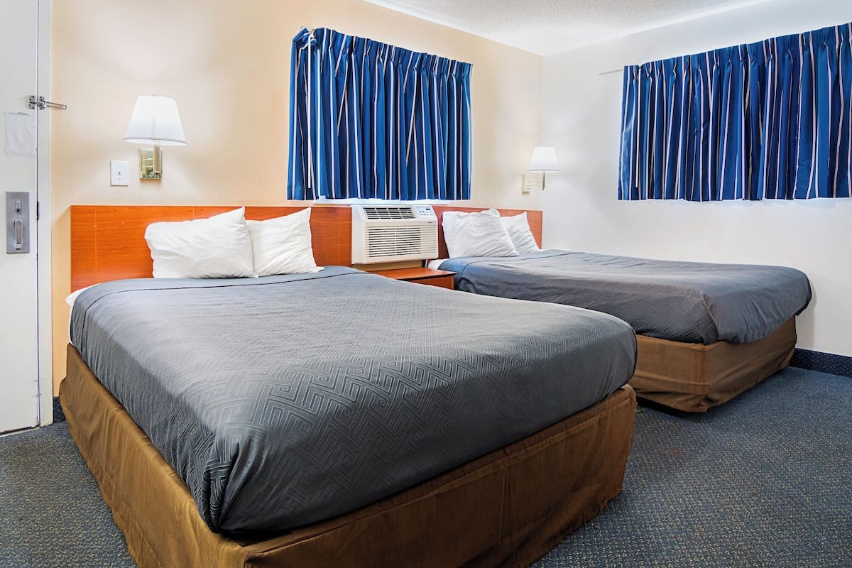 Työpöytä, ilmainen Wi-Fi, vuodevaatteet