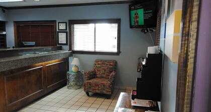 Studio 6 Greensboro, NC - I-40