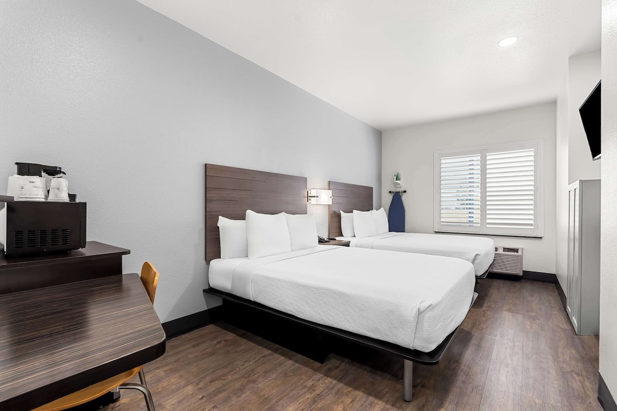 1 bedroom, desk, free WiFi, bed sheets